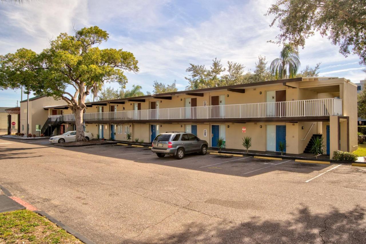 Clearwater Hotel Exterior foto