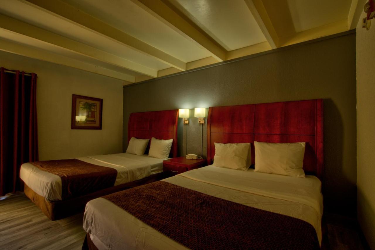 Clearwater Hotel Exterior foto