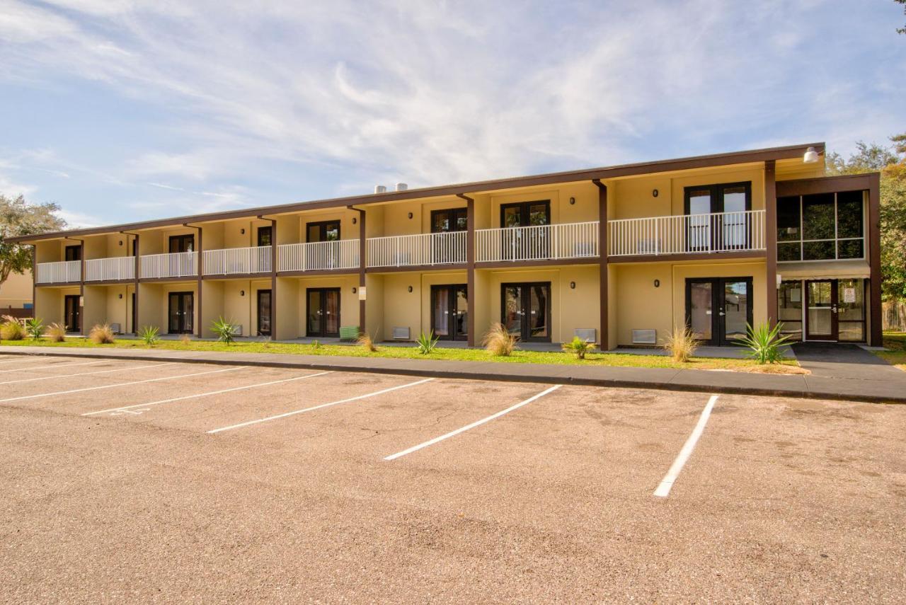 Clearwater Hotel Exterior foto