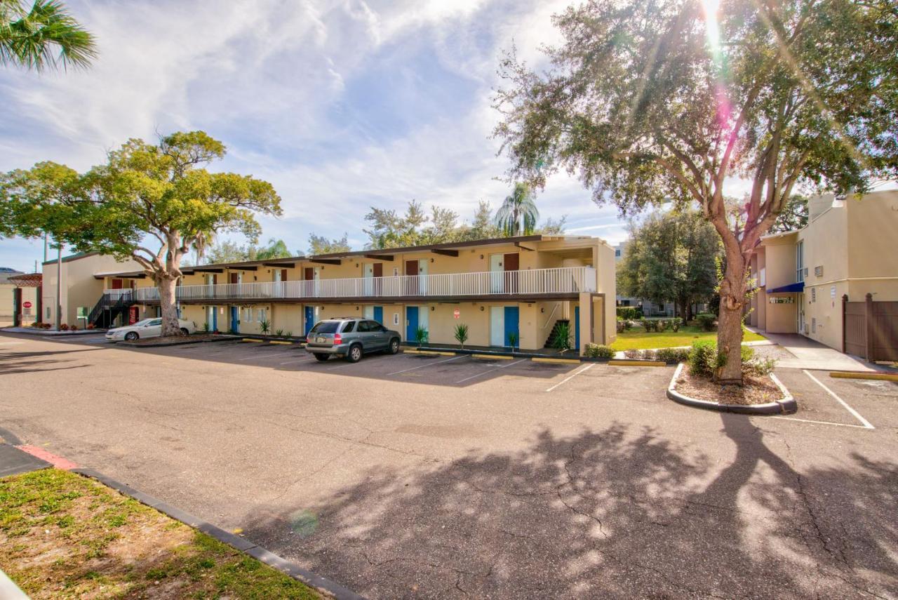 Clearwater Hotel Exterior foto